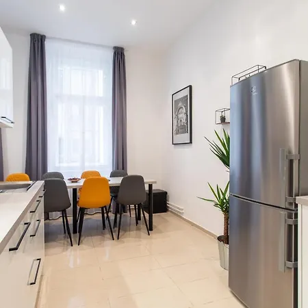 Spacious Near The River *