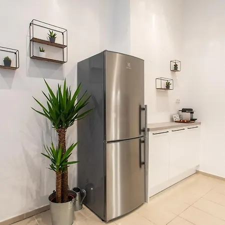 Spacious Near The River Apartment *