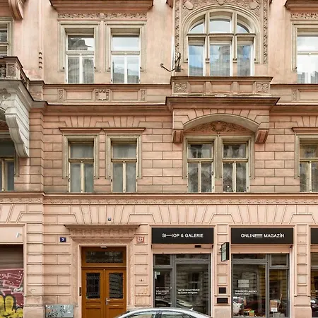 Spacious Near The River