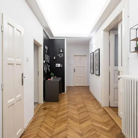 Spacious Near The River Daire *
