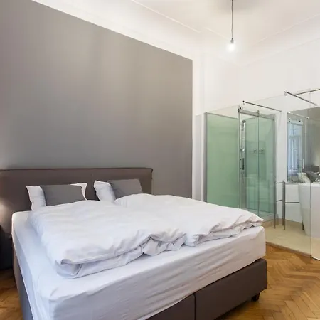 Daire Spacious Near The River *