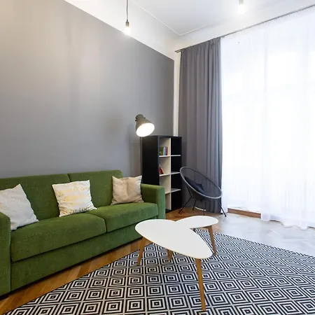 Spacious Near The River Prag